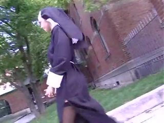 Nuns drycker piss